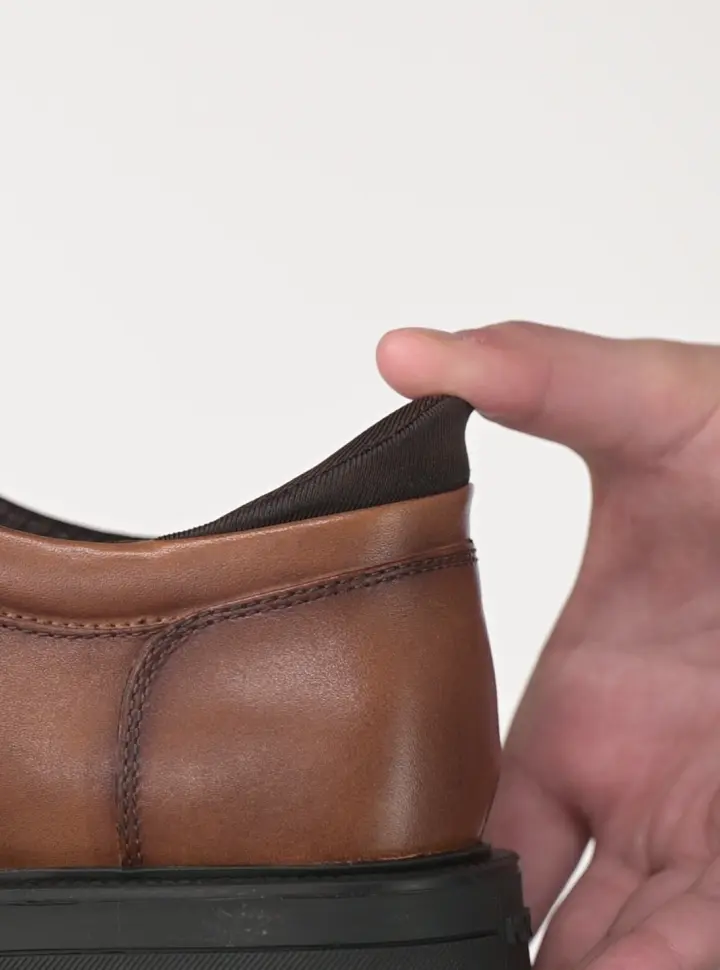 Gif features the Nunn Bush EZ on heel on the KORE Icon EZ Plain Toe Oxford. 