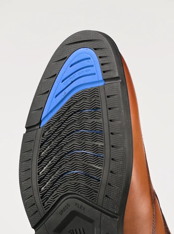 Gif features the Nunn Bush EZ on heel on the KORE Icon EZ Plain Toe Oxford. 