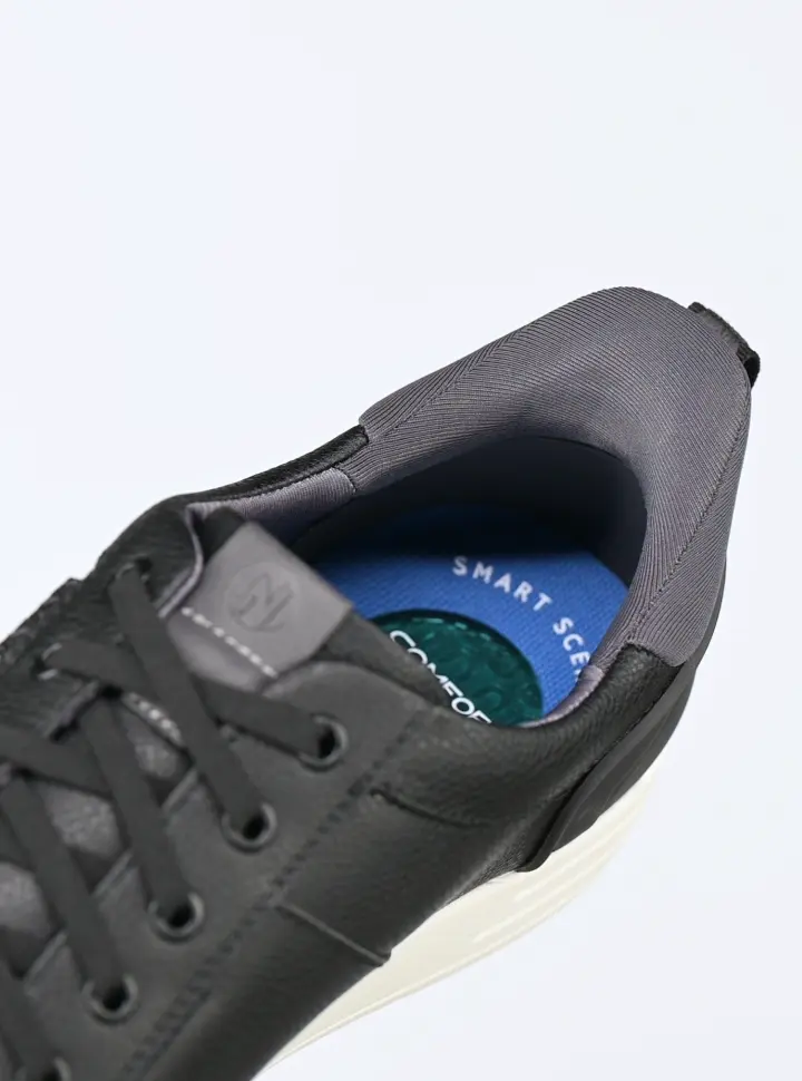 Gif features the Nunn Bush EZ on heel on the KORE City Walk EZ Moc Toe Oxford. 