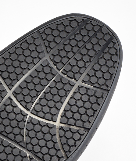 SLIP-RESISTANT SOLE